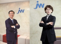 JW홀딩스·생명과학, 전문경영인 체제 강화…대표 변경