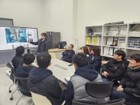[강소기업이 간다] 가상현실과 인공지능 융합한 어지럼증 디지털 치료제 개발, 뉴로이어즈 