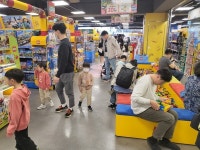 또봇·티니핑·레고 다 있네...대형마트 3사, 어린이 날 수요 잡기 나선다