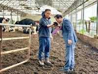 이오수 경기도의원, 피트모스 활용 농가 방문 축산농가 악취 상생 방안 모색
