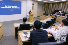 배우고, 활용하자...임직원 AI 역량 끌어올리기 나선 기업들