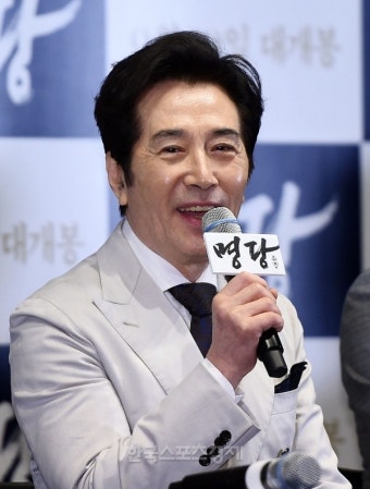 '백윤식 무고' 혐의 30세 연하 전 연인, 1심 징역형 집행유예