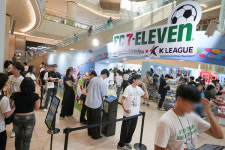 K리그 팬심 잡았다...세븐일레븐, 잠실 FC 세븐일레븐 팝업에 10만명 몰려