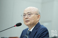 [포토] 답변하는 안창호 인권위원장 후보자