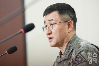 [포토] 국회 출석한 간밤의 계엄사령관 '박안수 육군참모총장'