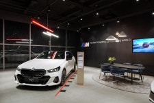 코오롱 모터스, BMW 대전 전시장 새 단장…M존 마련