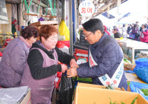 강기정 광주시장, 송정매일시장 장보기로 현장 소통