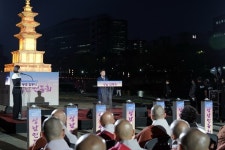 신상진 성남시장, 성남 연등회 참석...탄천에 밝힌 등불, 시민에게 희망 메시지 전하길