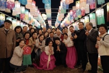 신상진 성남시장, 성남 연등회 참석...탄천에 밝힌 등불, 시민에게 희망 메시지 전하길