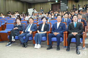 당대표 출마한 박찬대·정청래 손 맞잡고 입장