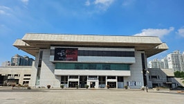 리디자인이 아닌 리터치…경기아트센터, 감사 적발·도덕성 논란 속 개편 쇼 도마 위