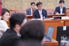 자료 제출 독촉 받는 최휘영 문체부 장관 후보자