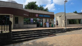 소극 행정에 갇힌 세계문화유산...관광객들, 수원화성 물 한 모금 살 곳 없어 외면