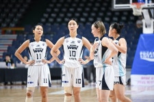 여자농구 우리은행, 삼성생명에 81-69 승… 후지쯔와 4강행 놓고 '진검승부'