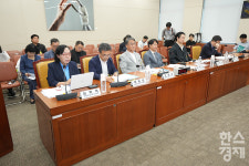 물 마시는 강명일 MBC 노동조합 제3노조 비상대책위원장