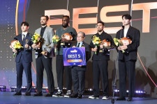 소노 이정현, 데뷔 첫 KBL MVP… LG 마레이 5관왕