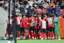 '엄지성 결승골' 韓 남자축구, 일본 꺾고 4회 연속 금메달