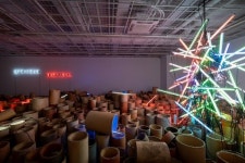 권승찬, 네온과 형광등에 도요 공간을 잇다