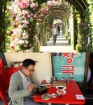 김영철의 동네 한 바퀴, 망우동-면목동의 6월 장미 꽃길-떡볶이 촌