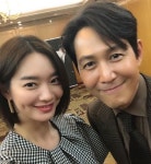 '김우빈' 배우 신민아, 이정재와 다정하게 '스마일' ...김우빈과의 나이차이는?