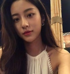 에이틴-차아현 강민아, 물오른 미모로 시원하게 드러난 쇄골라인 자랑