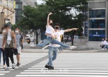 [포토] 수원발레축제 우아한 몸짓 (발레 IN 횡단보도)