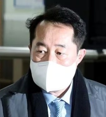 '민주당 돈봉투'윤관석 의원 징역 2년...강래구 1년8개월 실형
