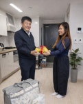 강진읍, 한부모가족에 따뜻한 생일 선물…당신은 혼자가 아닙니다