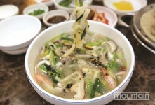 네 여인과 함께한 경주 남산,  우리가 몰랐던 서라벌