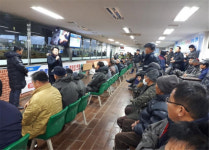 정종순 장흥군수 장흥축협 가축시장 방문