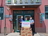 농협 축산지원부, 자매결연 마을 찾아 여름철 보양식 세트 전달