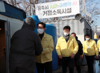 양승조 지사,  민생안정 행보...가축방역 현장과 시장, 복지시설 등 점검