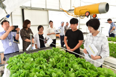 김영 충남도 농업기술원장, 논산 수해 현장·스마트팜현장 살펴