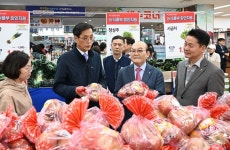 한훈 농식품부 차관, 관악농협 하나로마트서 농축산물 할인지원 적용 현장 점검