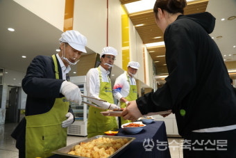 수협, 파리올림픽 선수단에 '우리 수산물'로 응원