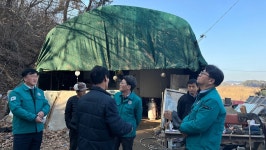 [충남도 브리핑] 설 명절 맞아 가축 전염병 방역 총력…축사 출입 시 장화 갈아신기 필수