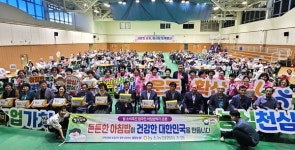 농소농협 따사모 봉사단, 고령 농업인·독거 어르신 대상 손뜨개 목도리 전달