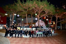 동광양농협 하나로마트, 연말 분위기 조성… 지역 명소로 부상