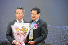 서울 영등포농협, 하나로마트 당산역점 개점식 개최...하나로마트 매출 700억 달성탑 수상