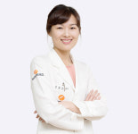 사춘기 청소년 다한증, 심리적 위축까지 초래해 [신윤진 원장 칼럼]
