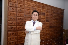 젊은 사람에게 생기는 조기치매 영츠하이머, 디지털치매 주의해야 [박주홍 원장 칼럼]