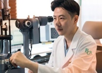 스마일수술, 짧은 휴가철에 가능할까? [이영섭 원장 칼럼]