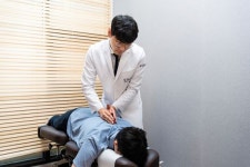 젊은층에서 급증하는 허리통증 한의학적 치료 가능 [임승현 원장 칼럼]