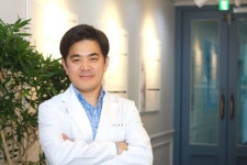 원인을 모르는 두통, 일자목과 거북목 때문? [조문호 원장 칼럼]