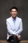 교통사고 후유증, 초기에 정기적으로 검진해야 줄일 수 있어 [이승륜 원장 칼럼]