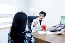 통증 유발하는 석회성건염, 근본적 원인 다스리는 치료 필요해 [김태경 원장 칼럼]