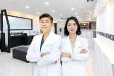 역류성 식도염 방치하면 궤양으로 발전… 위내시경 건강검진 필수 [이근숙·최준우 원장 칼럼]