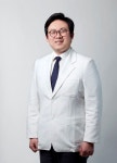 자폐성 장애(자폐증), 정말 불치병일까…장 문제에 주목해야 [김민환 원장 칼럼]