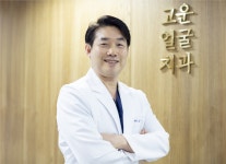 치아색과 같은 지르코니아 임플란트란? [김문갑 원장 칼럼]