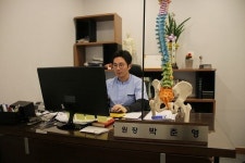 살짝 부딪쳤는데 다음날 끙끙 교통사고후유증 방치하면 악화돼 [박준영 원장 칼럼]